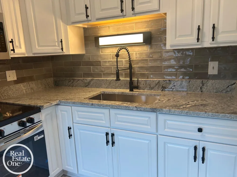 17560 Mack Avenue Grosse Pointe City, MI 48230