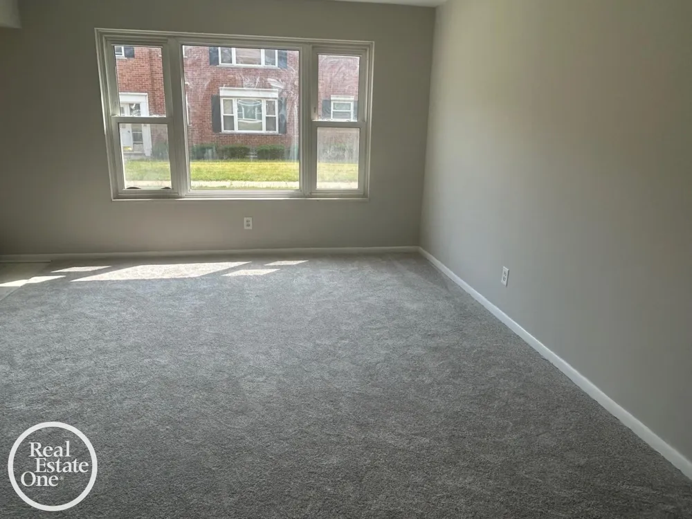 17560 Mack Avenue Grosse Pointe City, MI 48230