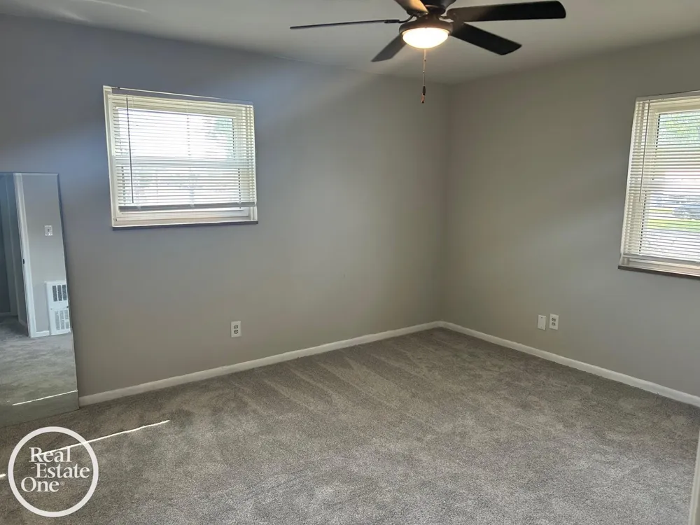 17560 Mack Avenue Grosse Pointe City, MI 48230