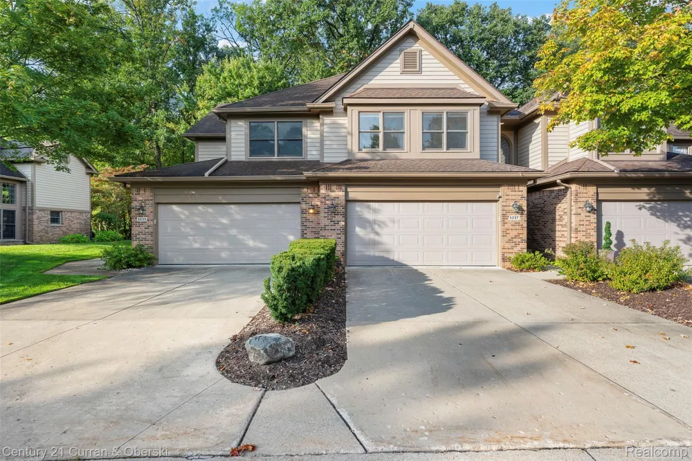 5237 Royal Vale Lane Dearborn City, MI 48126