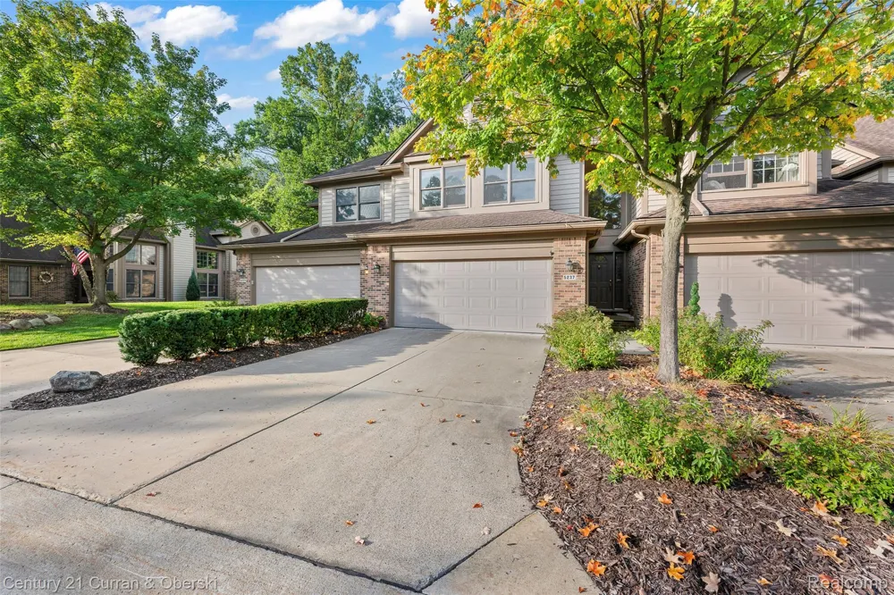 5237 Royal Vale Lane Dearborn City, MI 48126