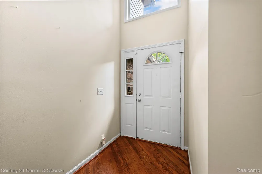 5237 Royal Vale Lane Dearborn City, MI 48126