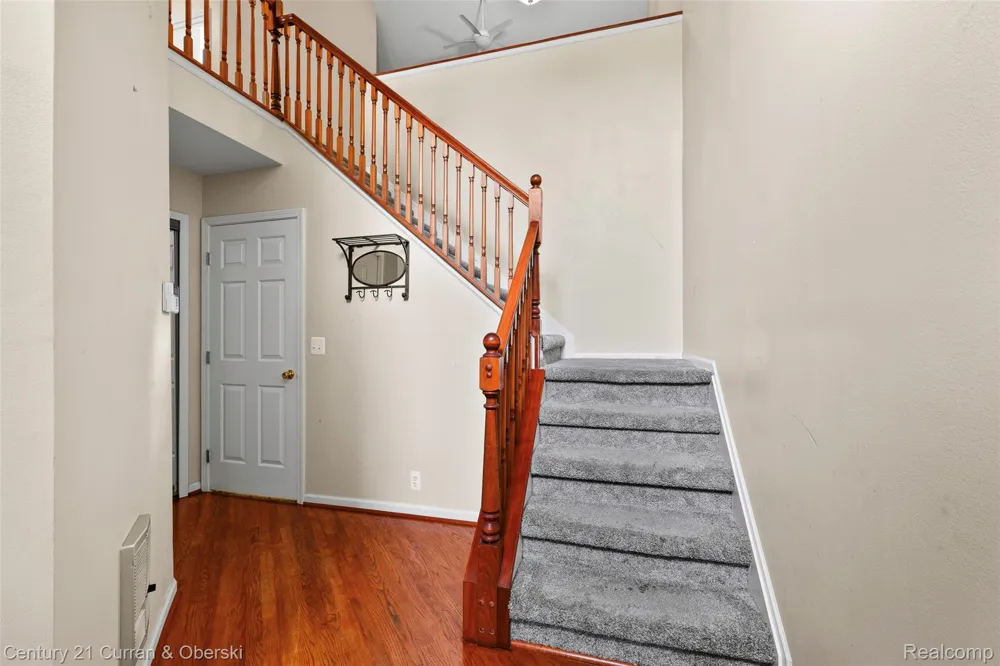 5237 Royal Vale Lane Dearborn City, MI 48126