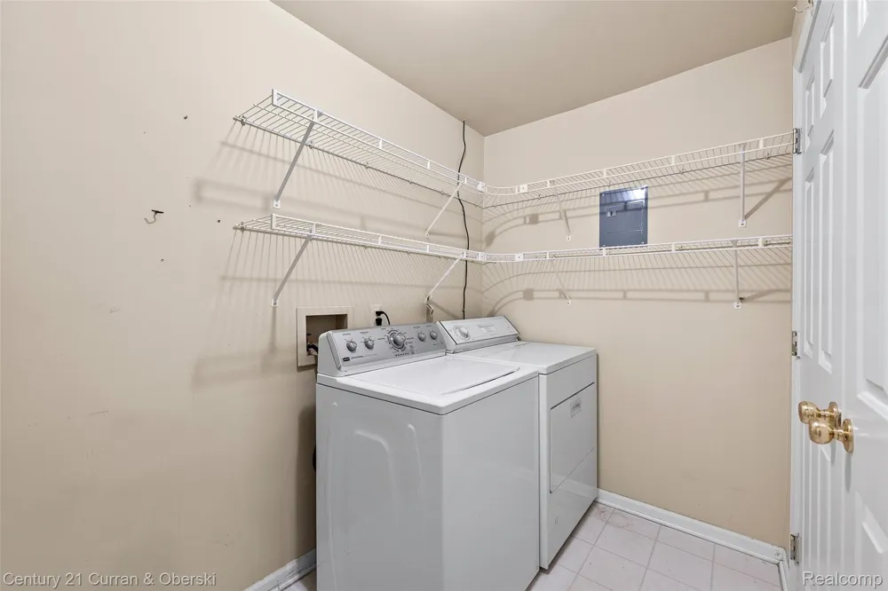 5237 Royal Vale Lane Dearborn City, MI 48126