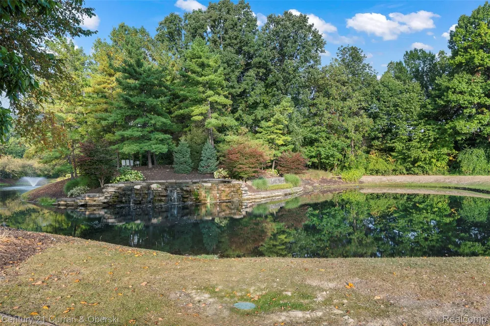 5237 Royal Vale Lane Dearborn City, MI 48126