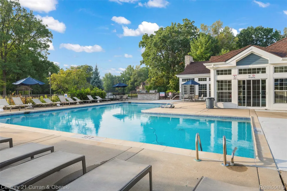 5237 Royal Vale Lane Dearborn City, MI 48126