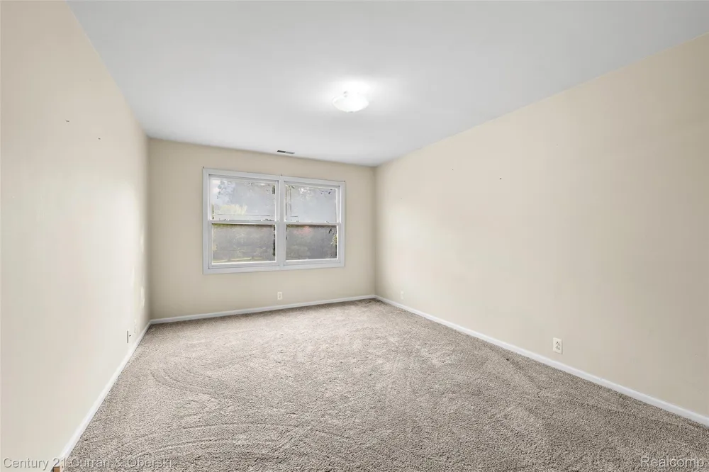 5237 Royal Vale Lane Dearborn City, MI 48126