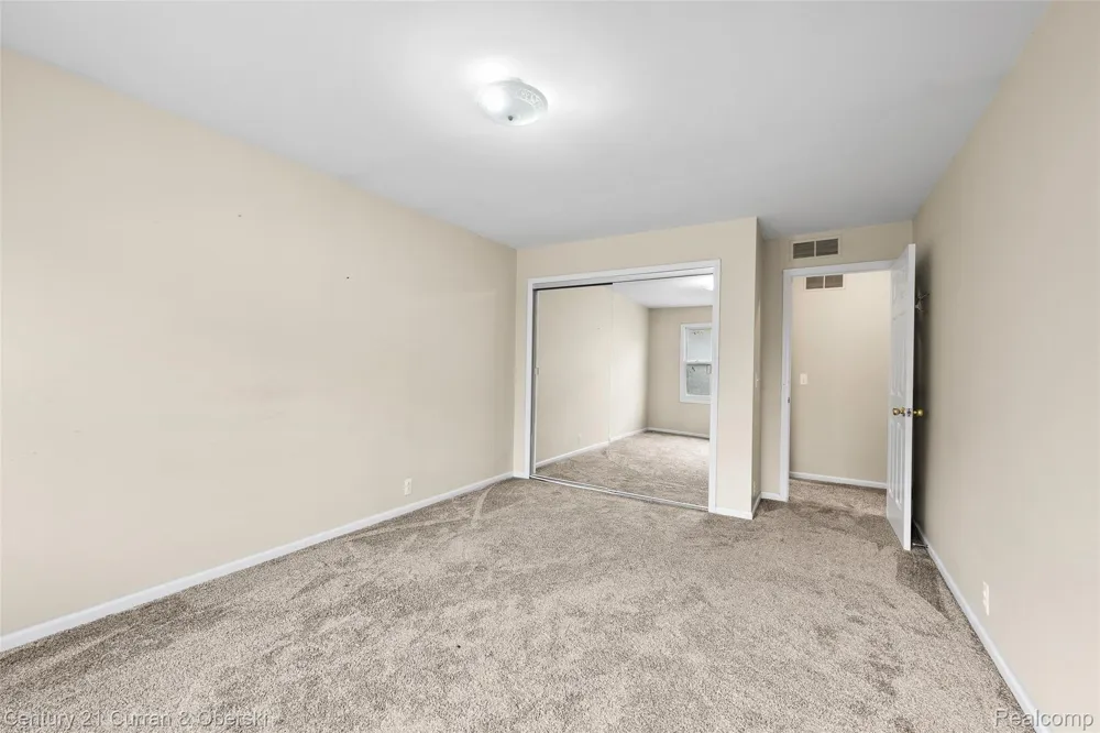 5237 Royal Vale Lane Dearborn City, MI 48126