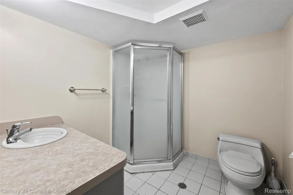 5237 Royal Vale Lane Dearborn City, MI 48126