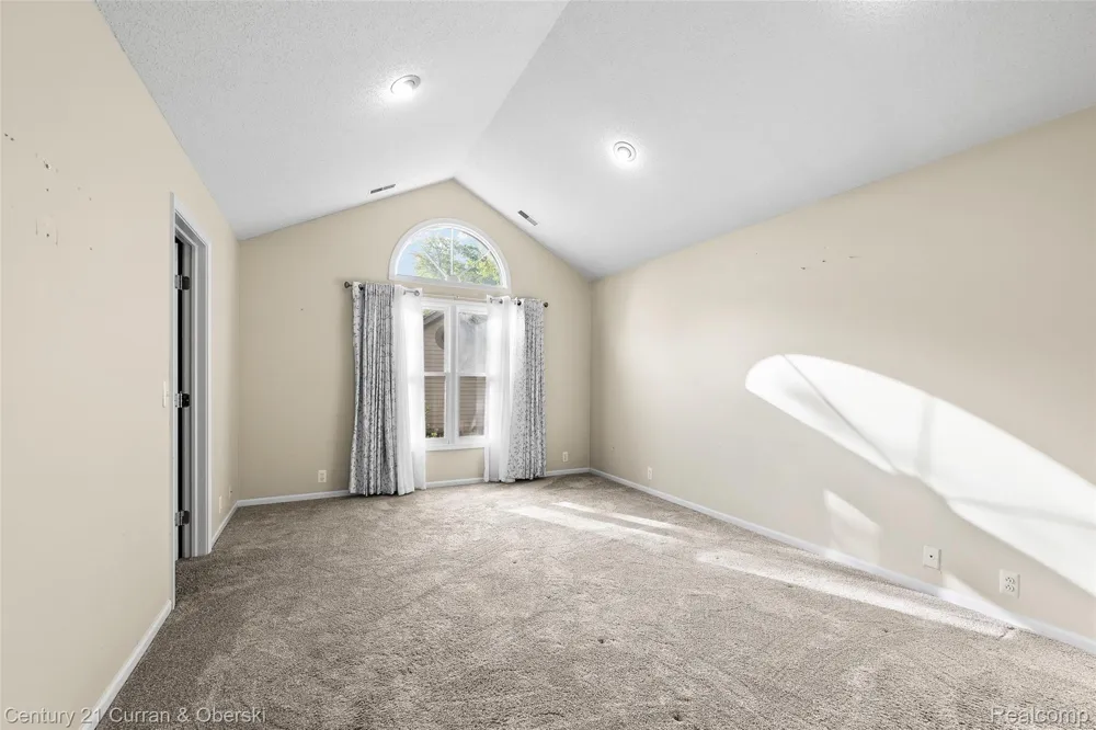 5237 Royal Vale Lane Dearborn City, MI 48126