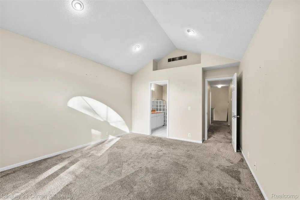 5237 Royal Vale Lane Dearborn City, MI 48126