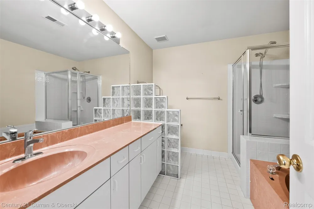 5237 Royal Vale Lane Dearborn City, MI 48126