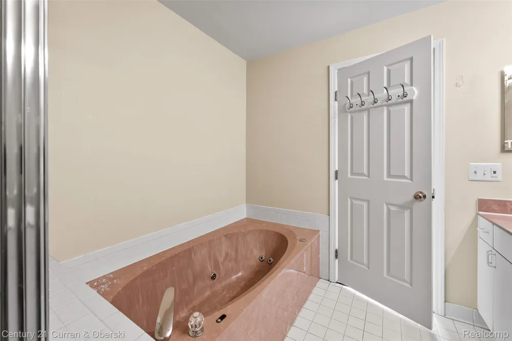 5237 Royal Vale Lane Dearborn City, MI 48126
