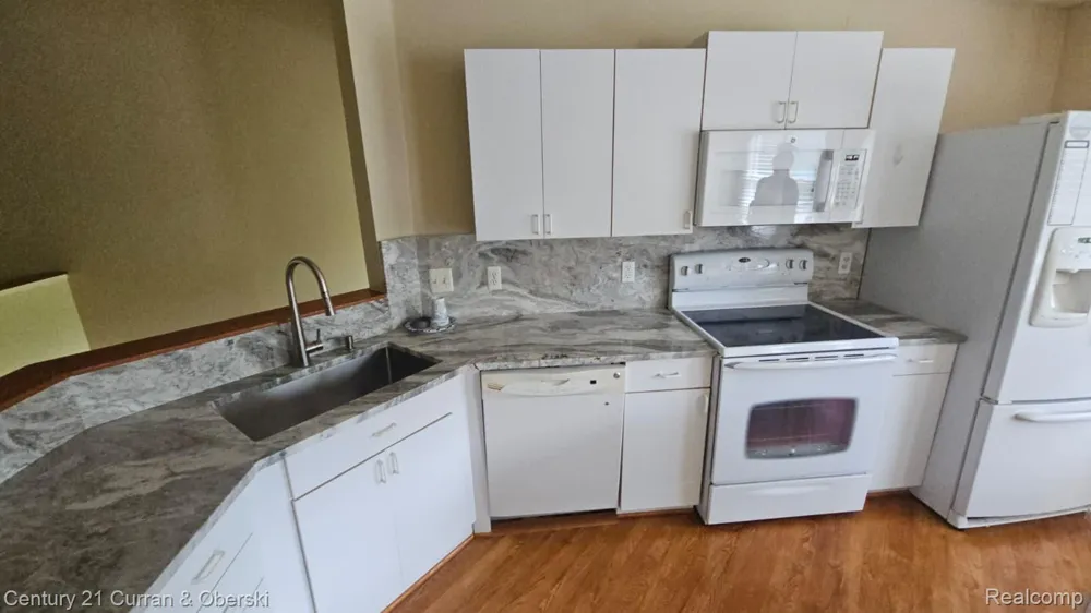 5237 Royal Vale Lane Dearborn City, MI 48126