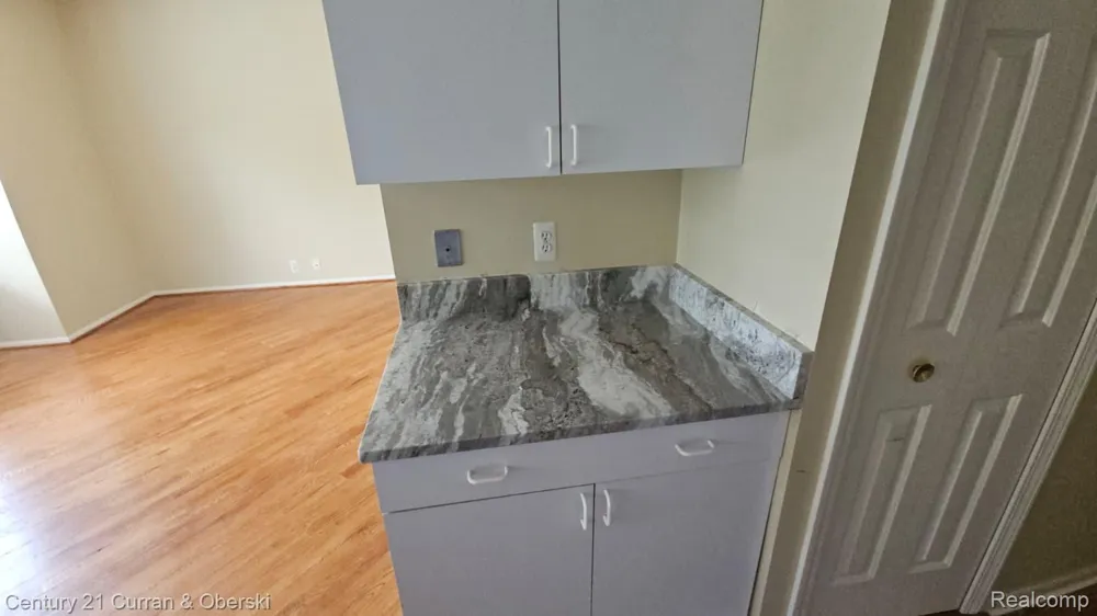 5237 Royal Vale Lane Dearborn City, MI 48126