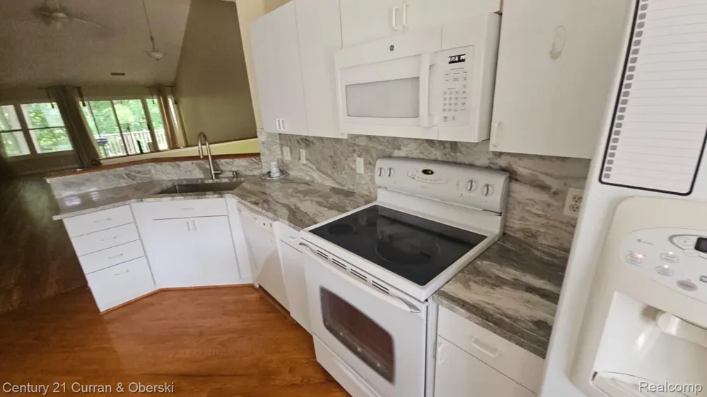 5237 Royal Vale Lane Dearborn City, MI 48126