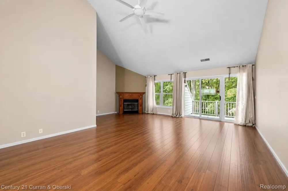 5237 Royal Vale Lane Dearborn City, MI 48126