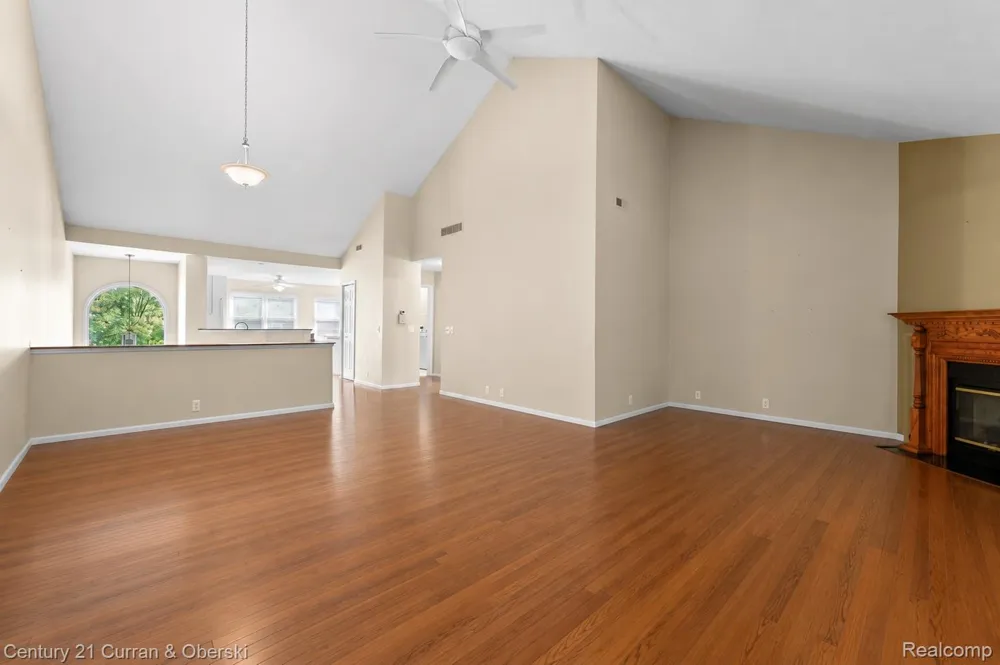 5237 Royal Vale Lane Dearborn City, MI 48126