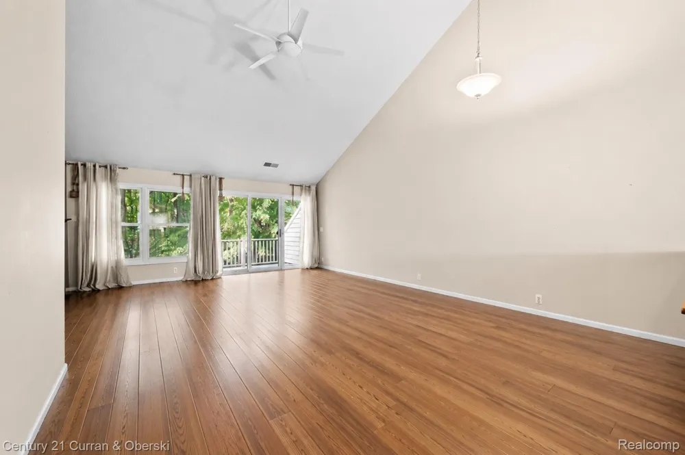 5237 Royal Vale Lane Dearborn City, MI 48126