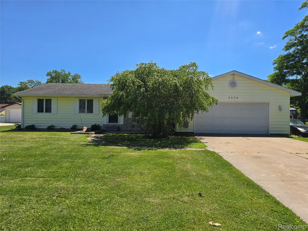 5279 Robinwood Drive Clyde Township, MI 48049