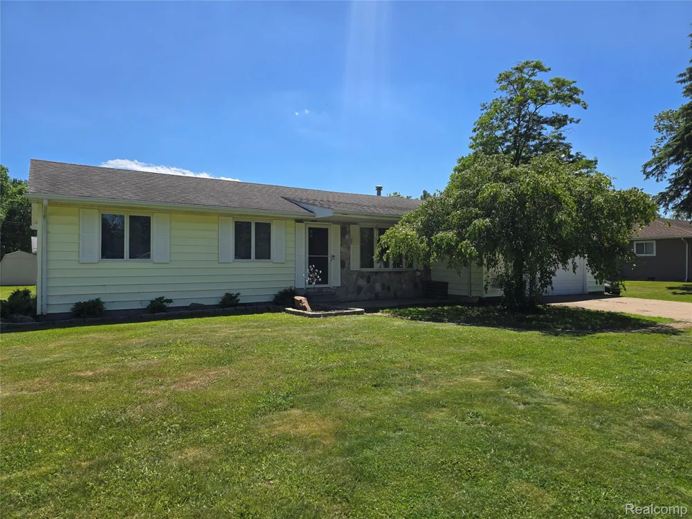 5279 Robinwood Drive Clyde Township, MI 48049