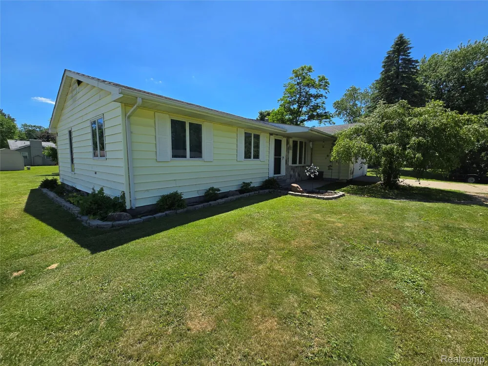5279 Robinwood Drive Clyde Township, MI 48049