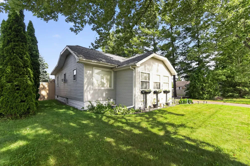 1023 Evanston Drive Blackman Charter Township, MI 49202