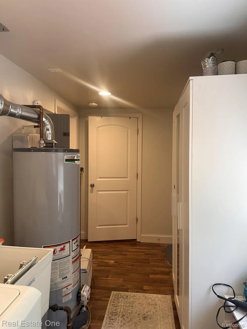 2073 Roslyn Road Grosse Pointe Woods City, MI 48236