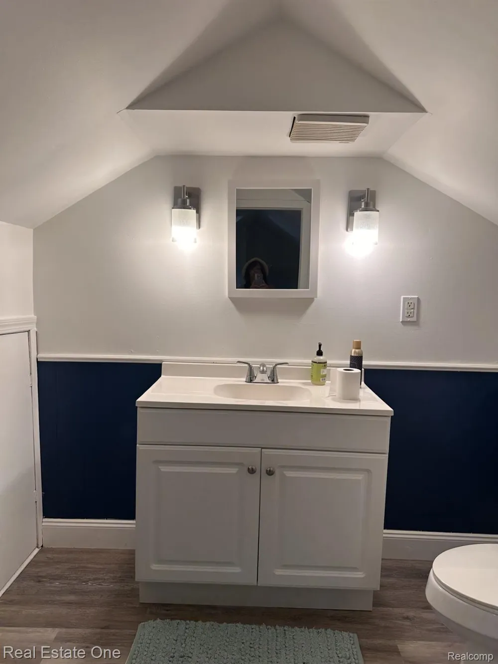 2073 Roslyn Road Grosse Pointe Woods City, MI 48236