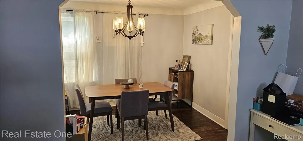 2073 Roslyn Road Grosse Pointe Woods City, MI 48236