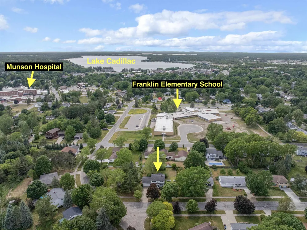 424 Crestview Place Cadillac City, MI 49601