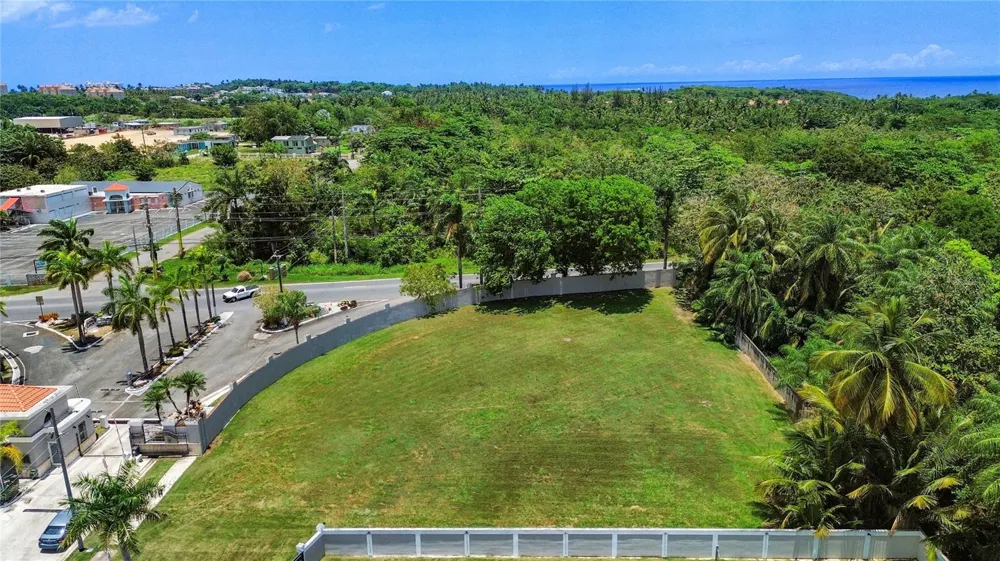 A-1 PASEO MADRID Vega Alta, PR 00692
