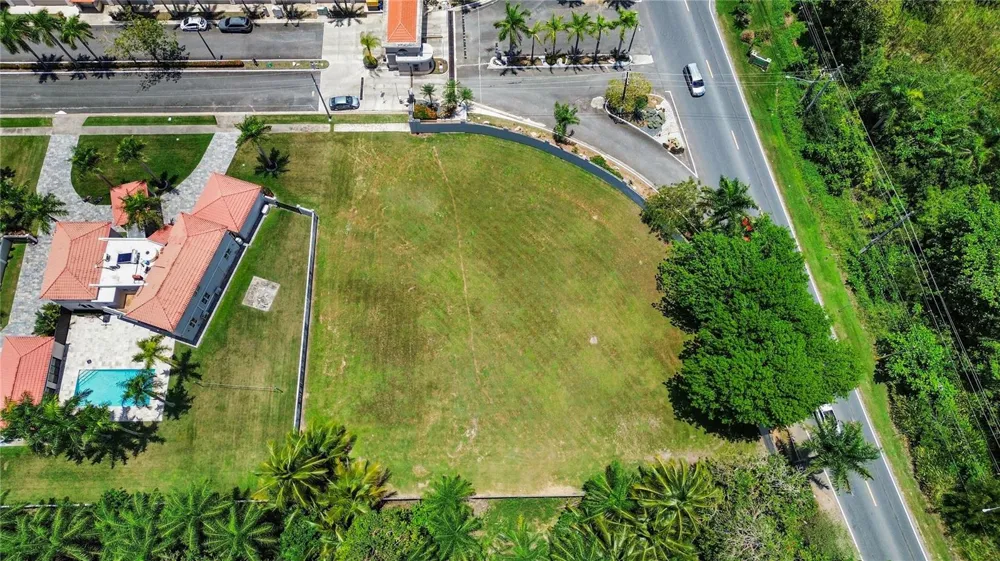 A-1 PASEO MADRID Vega Alta, PR 00692