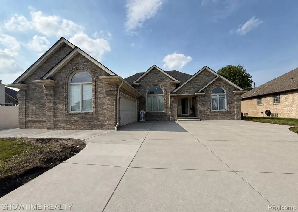 21523 Mackenzie Drive Macomb Township, MI 48044