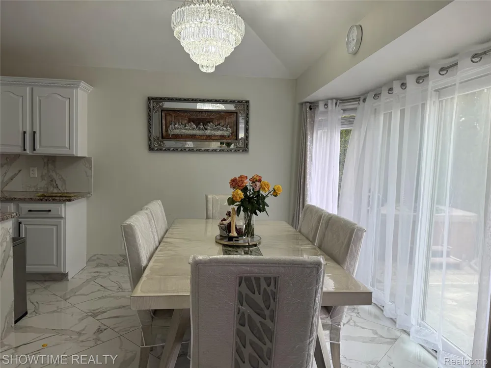 21523 Mackenzie Drive Macomb Township, MI 48044