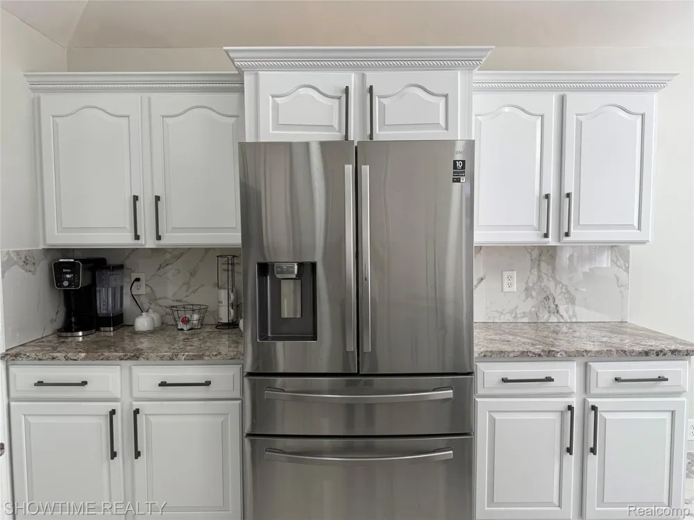 21523 Mackenzie Drive Macomb Township, MI 48044