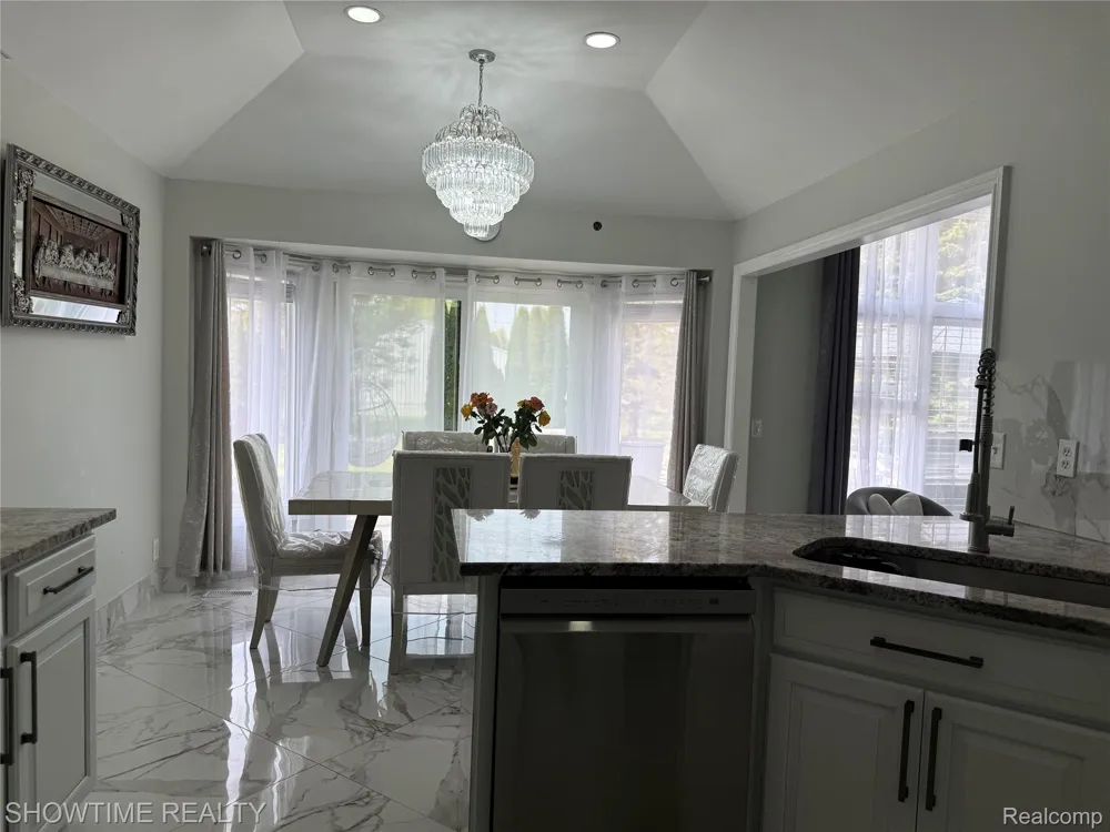 21523 Mackenzie Drive Macomb Township, MI 48044