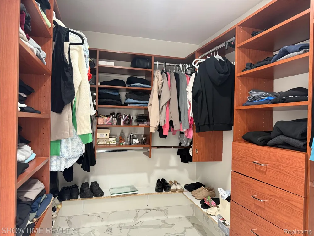 21523 Mackenzie Drive Macomb Township, MI 48044