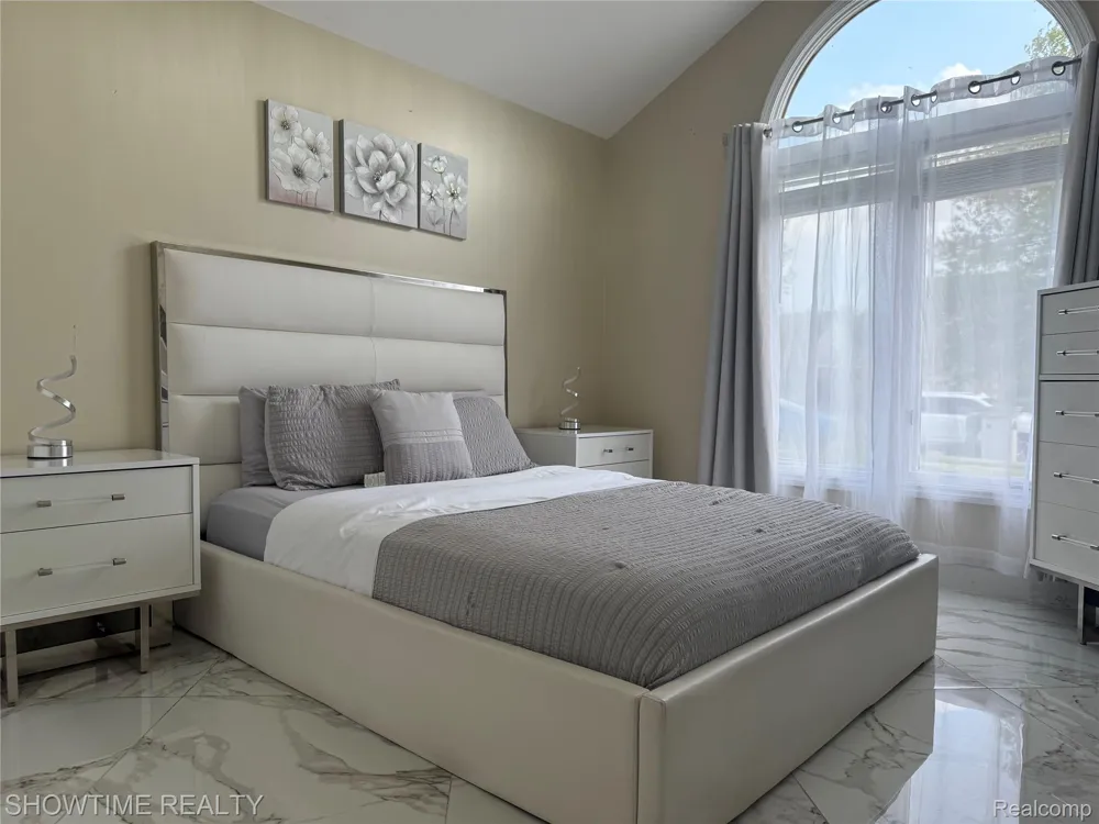 21523 Mackenzie Drive Macomb Township, MI 48044