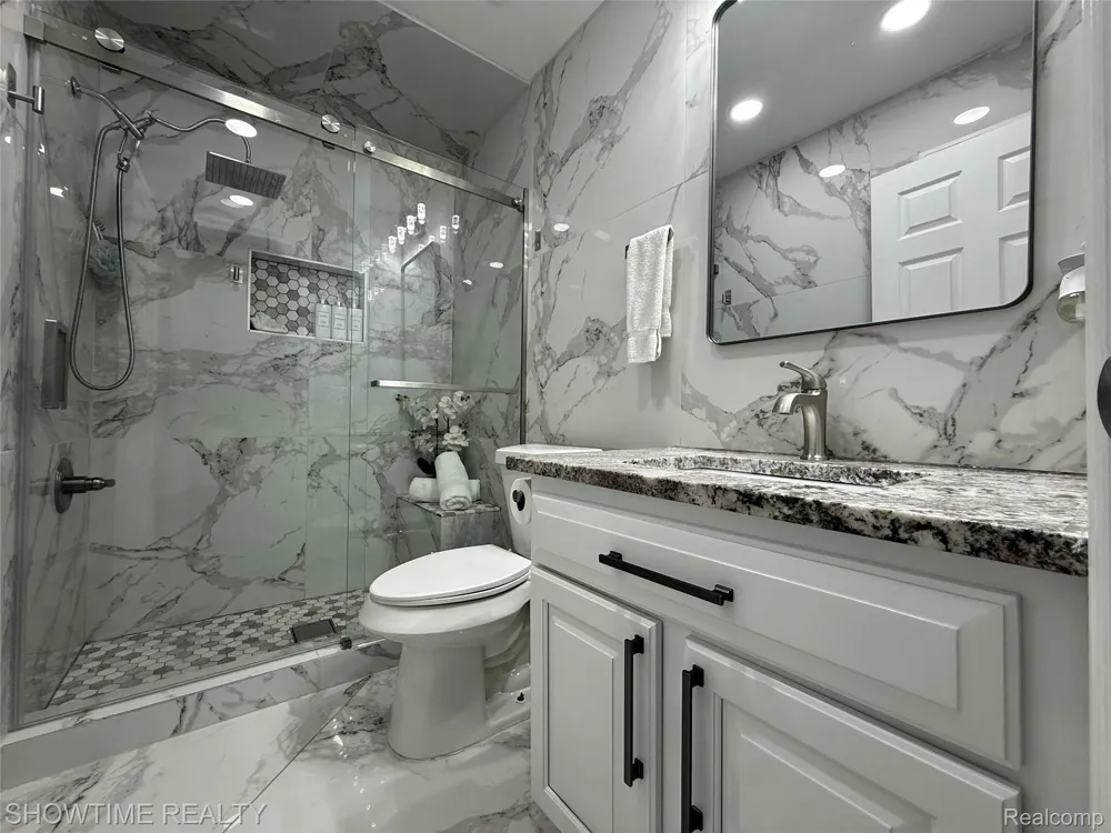 21523 Mackenzie Drive Macomb Township, MI 48044