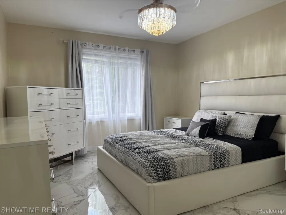 21523 Mackenzie Drive Macomb Township, MI 48044