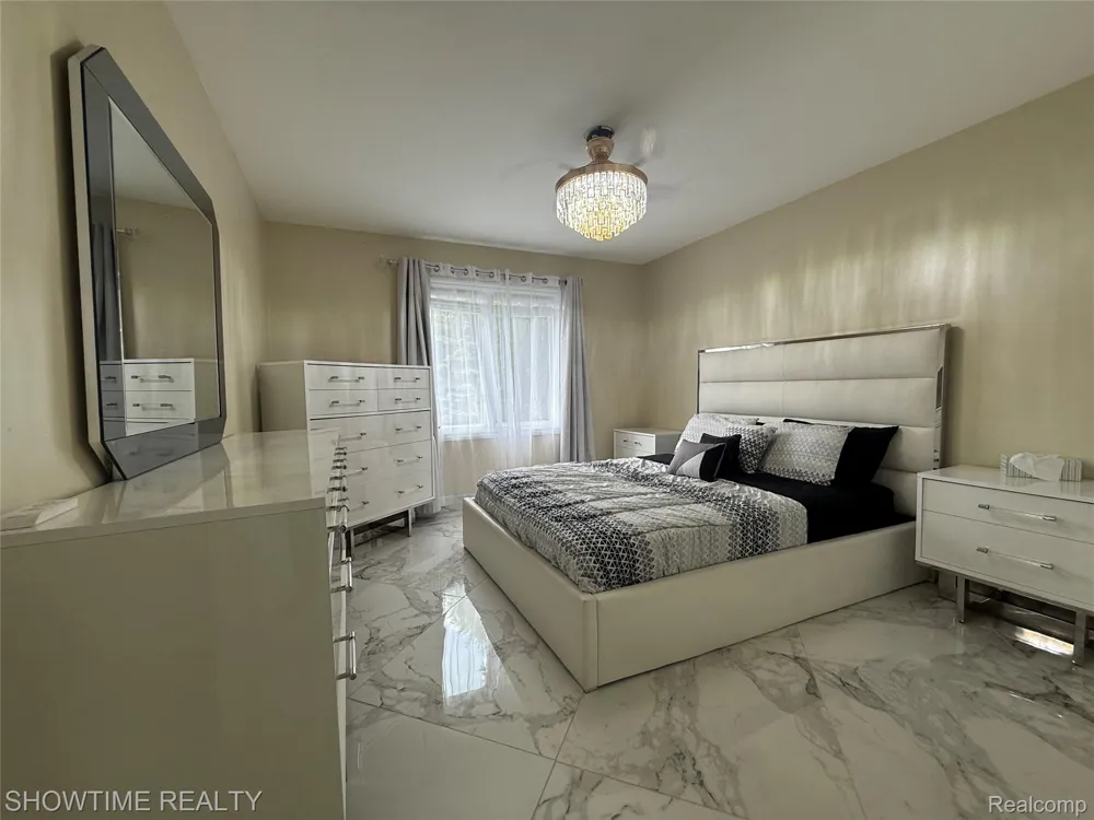 21523 Mackenzie Drive Macomb Township, MI 48044
