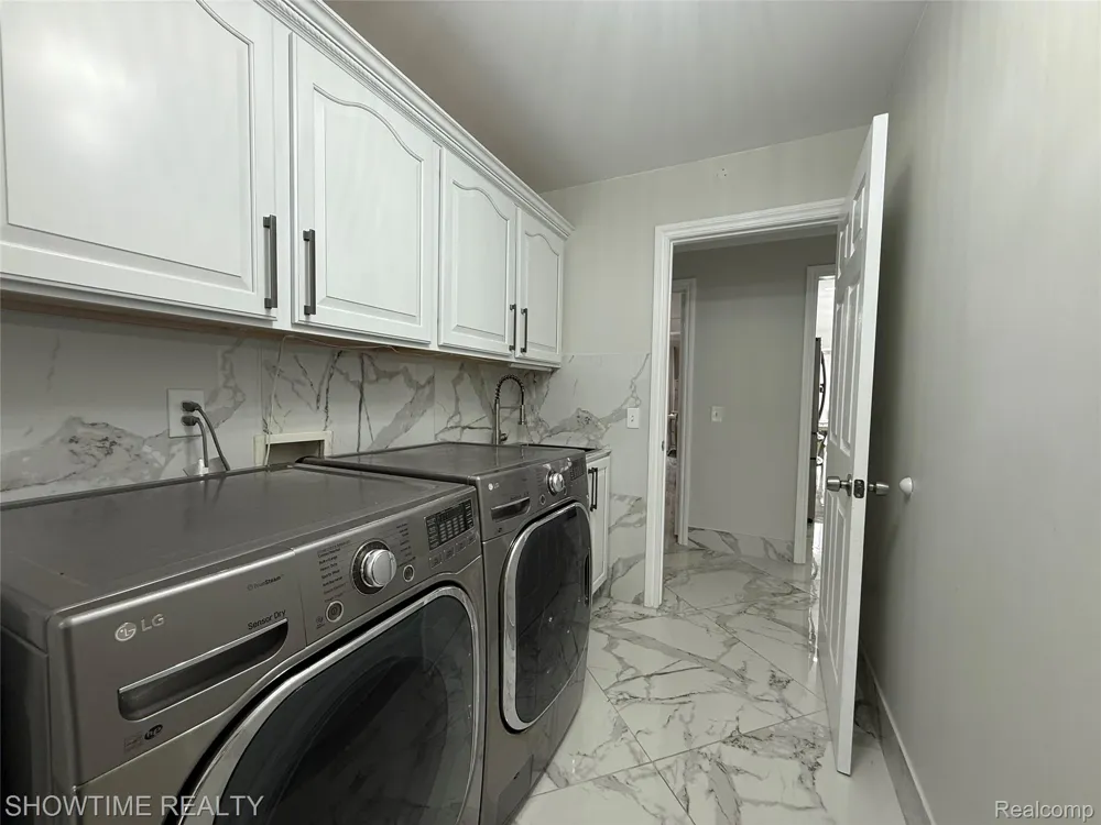 21523 Mackenzie Drive Macomb Township, MI 48044