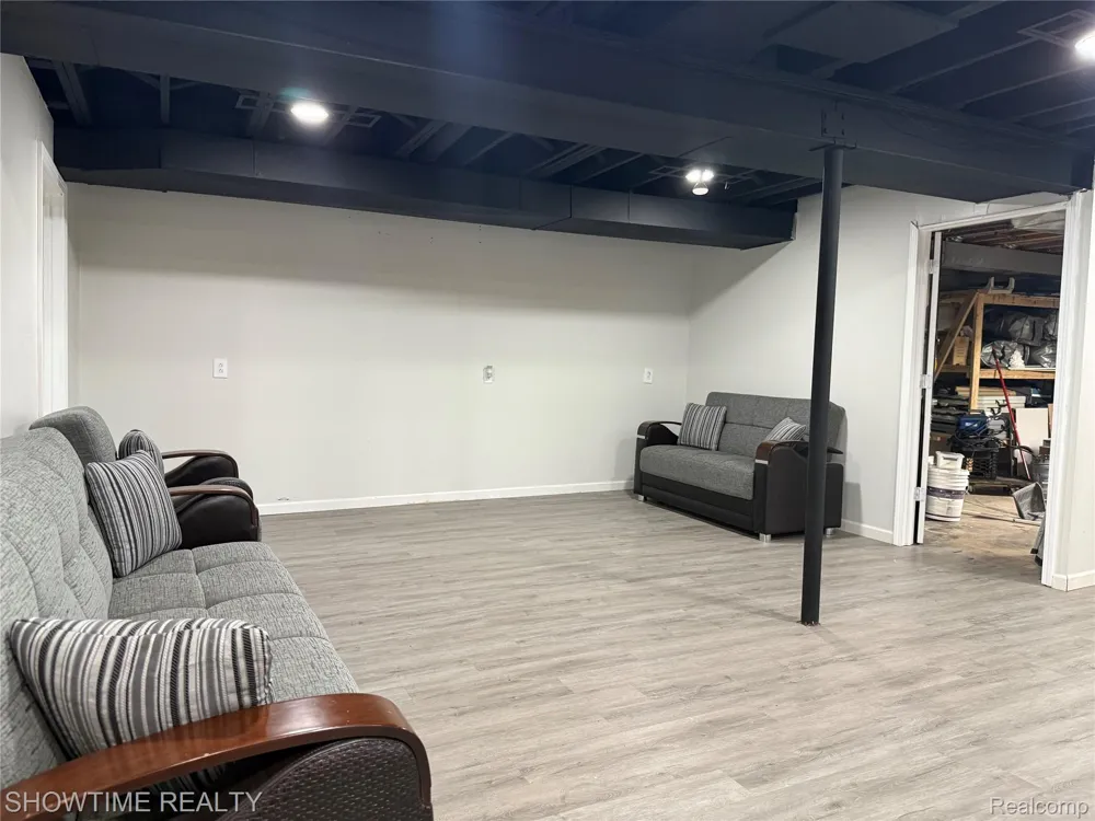 21523 Mackenzie Drive Macomb Township, MI 48044