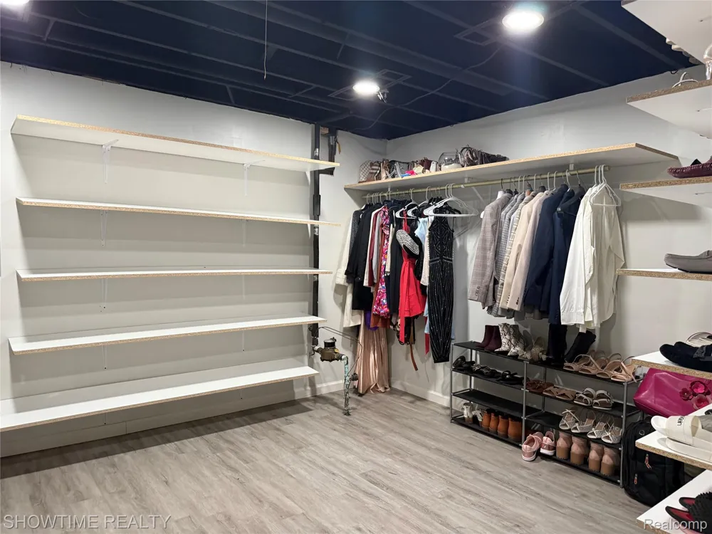 21523 Mackenzie Drive Macomb Township, MI 48044