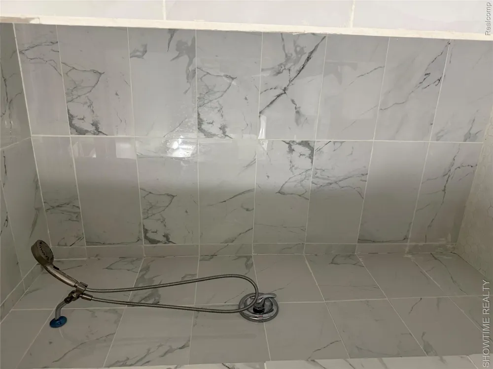 21523 Mackenzie Drive Macomb Township, MI 48044