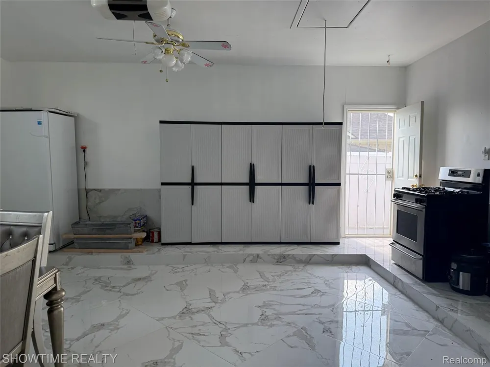 21523 Mackenzie Drive Macomb Township, MI 48044