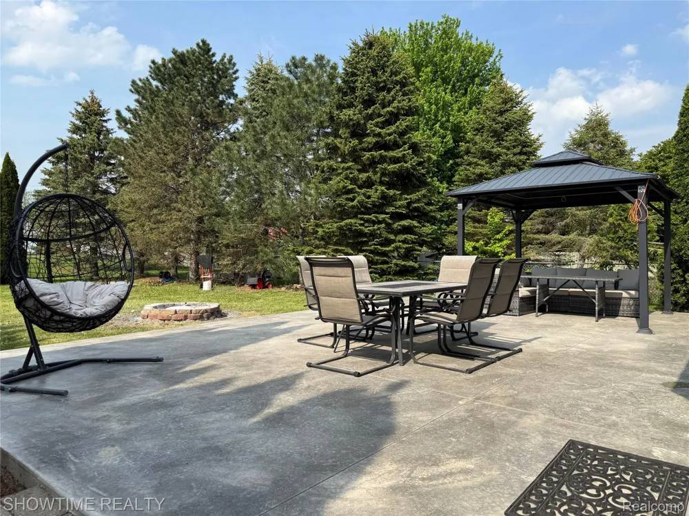 21523 Mackenzie Drive Macomb Township, MI 48044