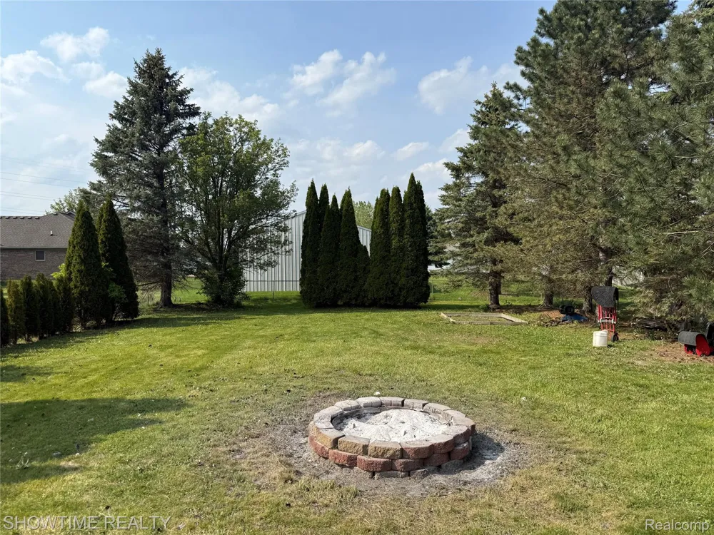 21523 Mackenzie Drive Macomb Township, MI 48044