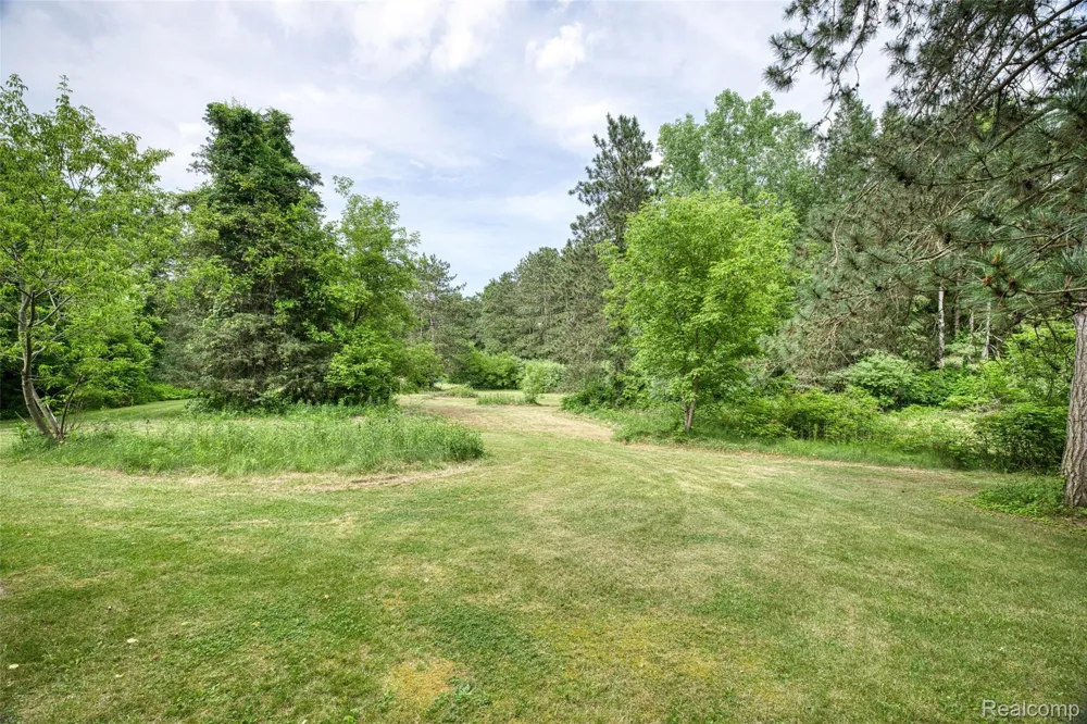 3020 Glengary Road Commerce Charter Township, MI 48382